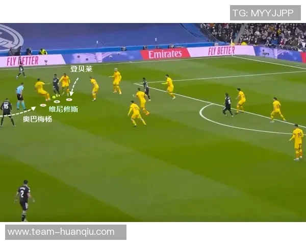 维尼修斯分享巴伊亚度假美照展现时尚魅力仿佛置身普拉达世界